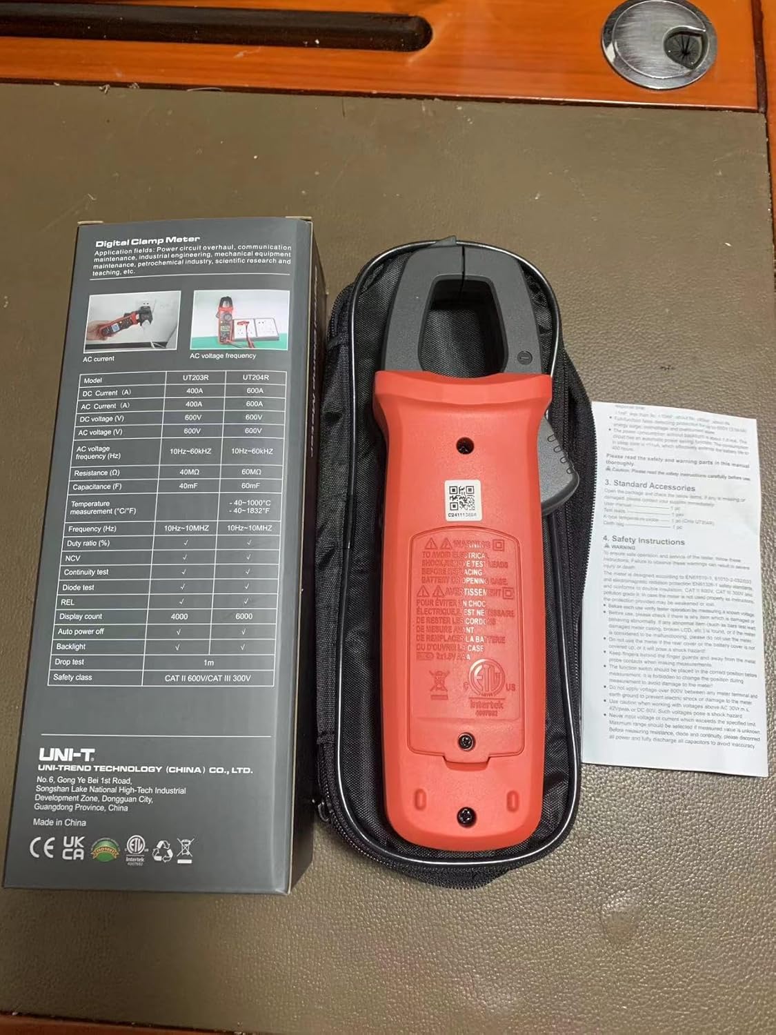 UNI-T 2117R True RMS 1000A AC Clamp Meter