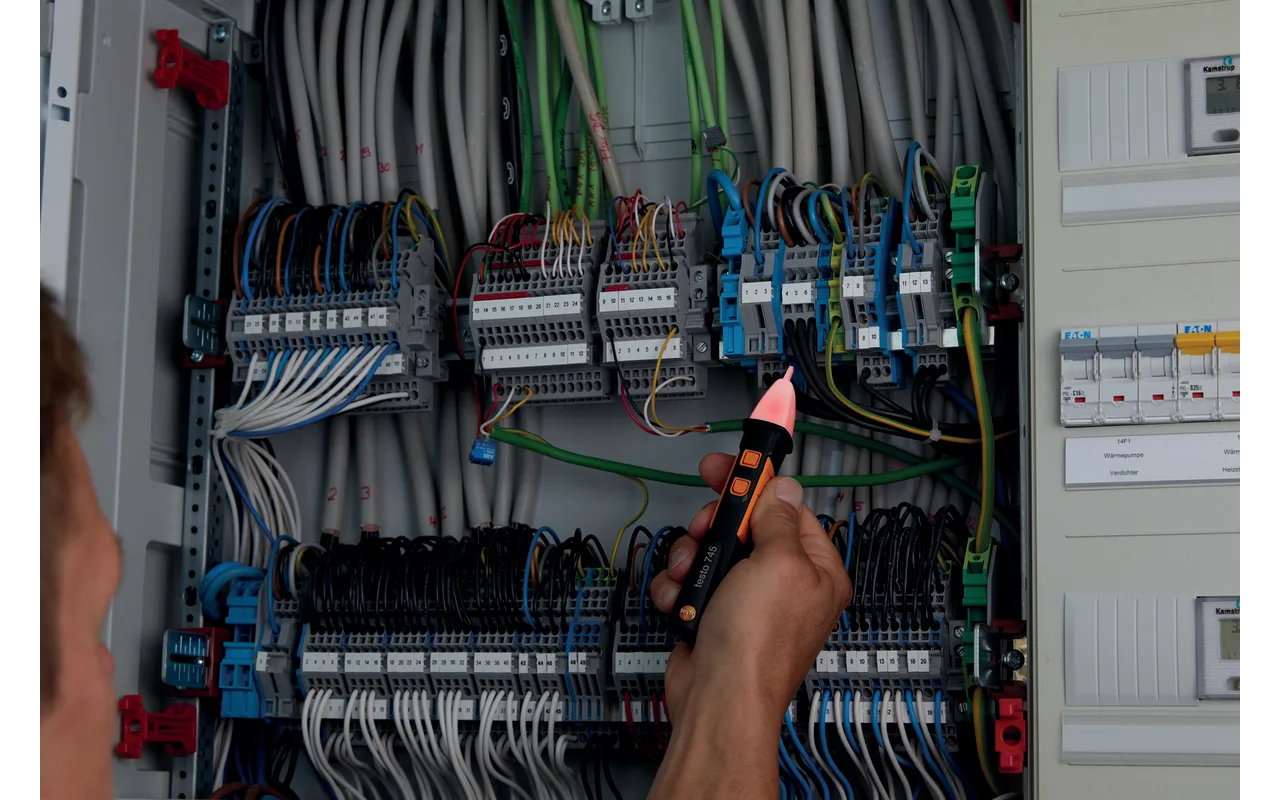 Testo 745 Non-Contact Voltage Tester