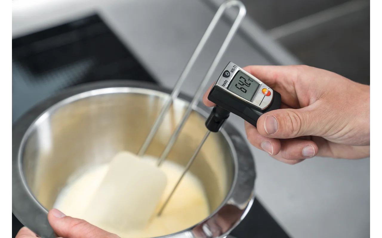 Testo 905-T1 - penetration thermometer with large measuring range