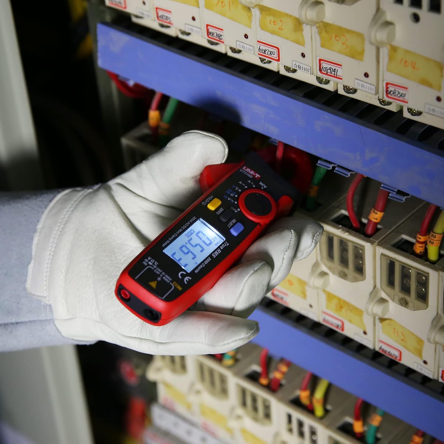 UNI-T UT210D Mini Clamp Meter- 200A AC/DC Clamp Meter